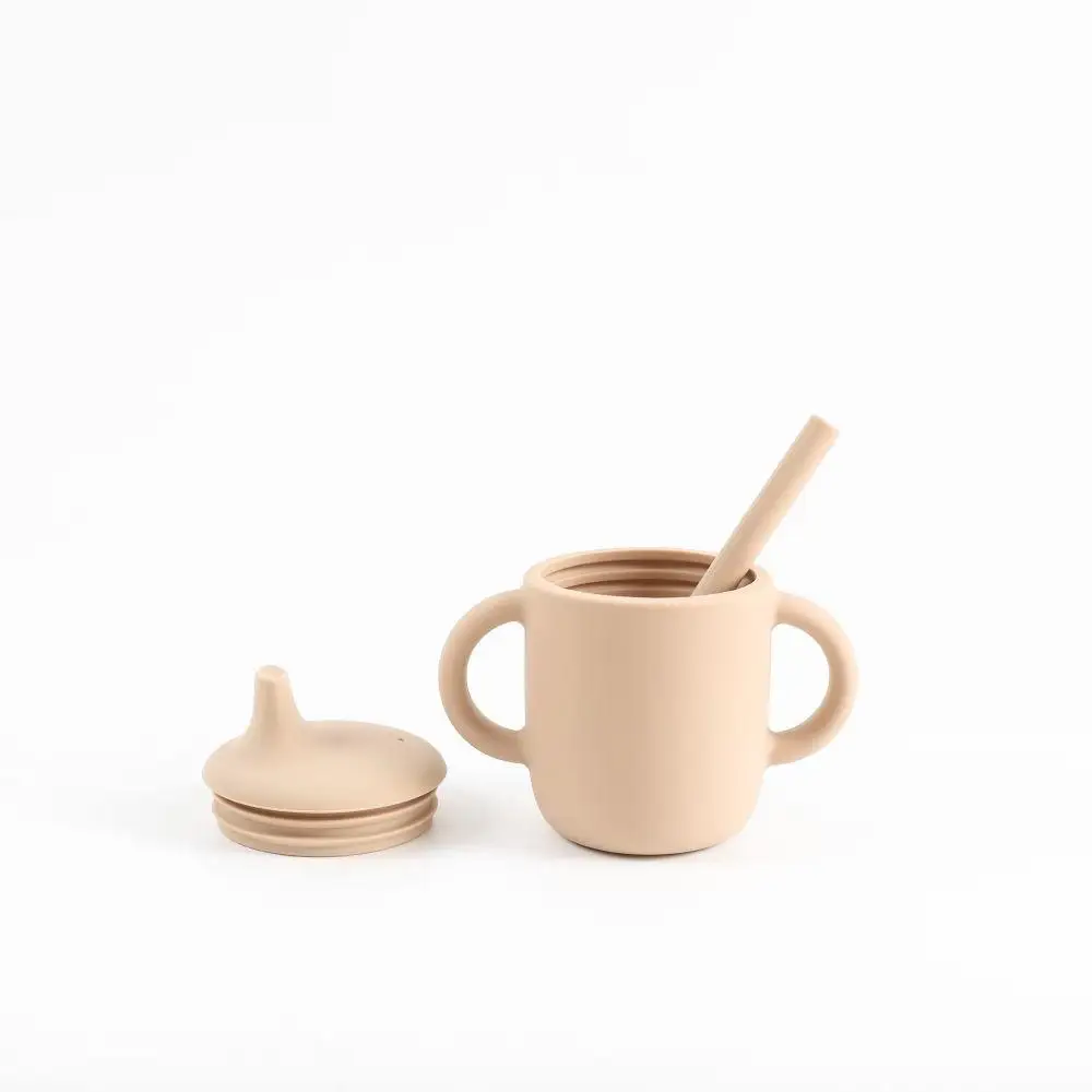 Бесплатные многоразовые силиконовые чашки BPA с соломенной детской закуской с ручкой, легкий захват для детских чашек, набор для обучения отлучению от груди