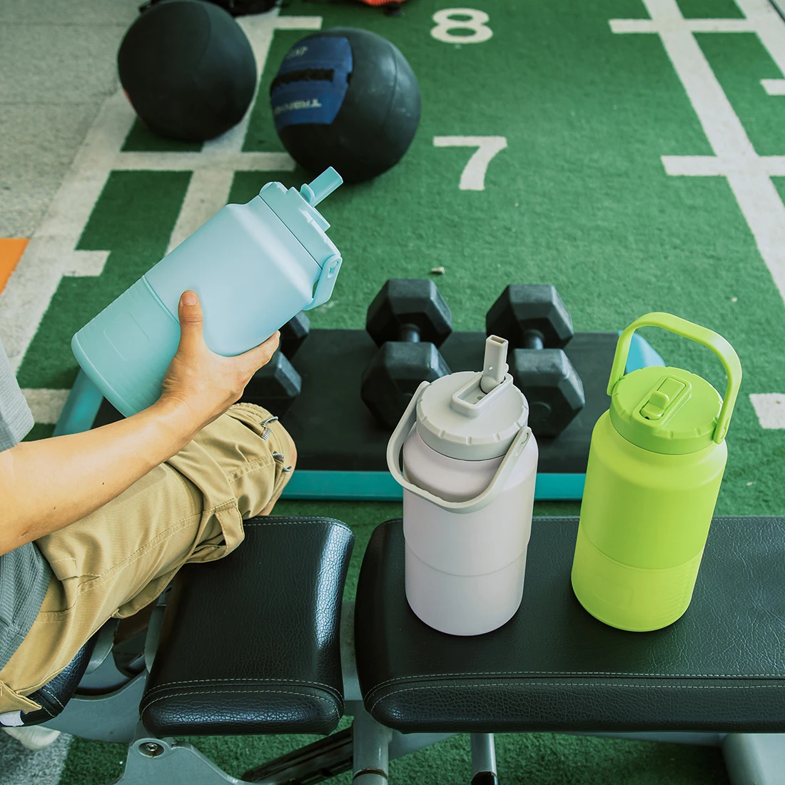 Insulated Growler for Beer 64OZ Large Capacity for Any Adventure with Straw and Leak-Proof Lid Jug Stainless Steel Jug