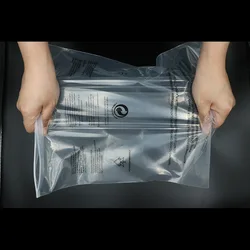 Пластиковая сумка на молнии для одежды