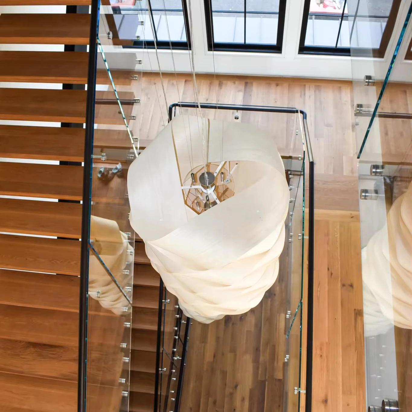 China Supplier Glass Railing Wooden Decorative Staircase Stair Steel Fixed With Solid Wood Armrest Clip Stairway