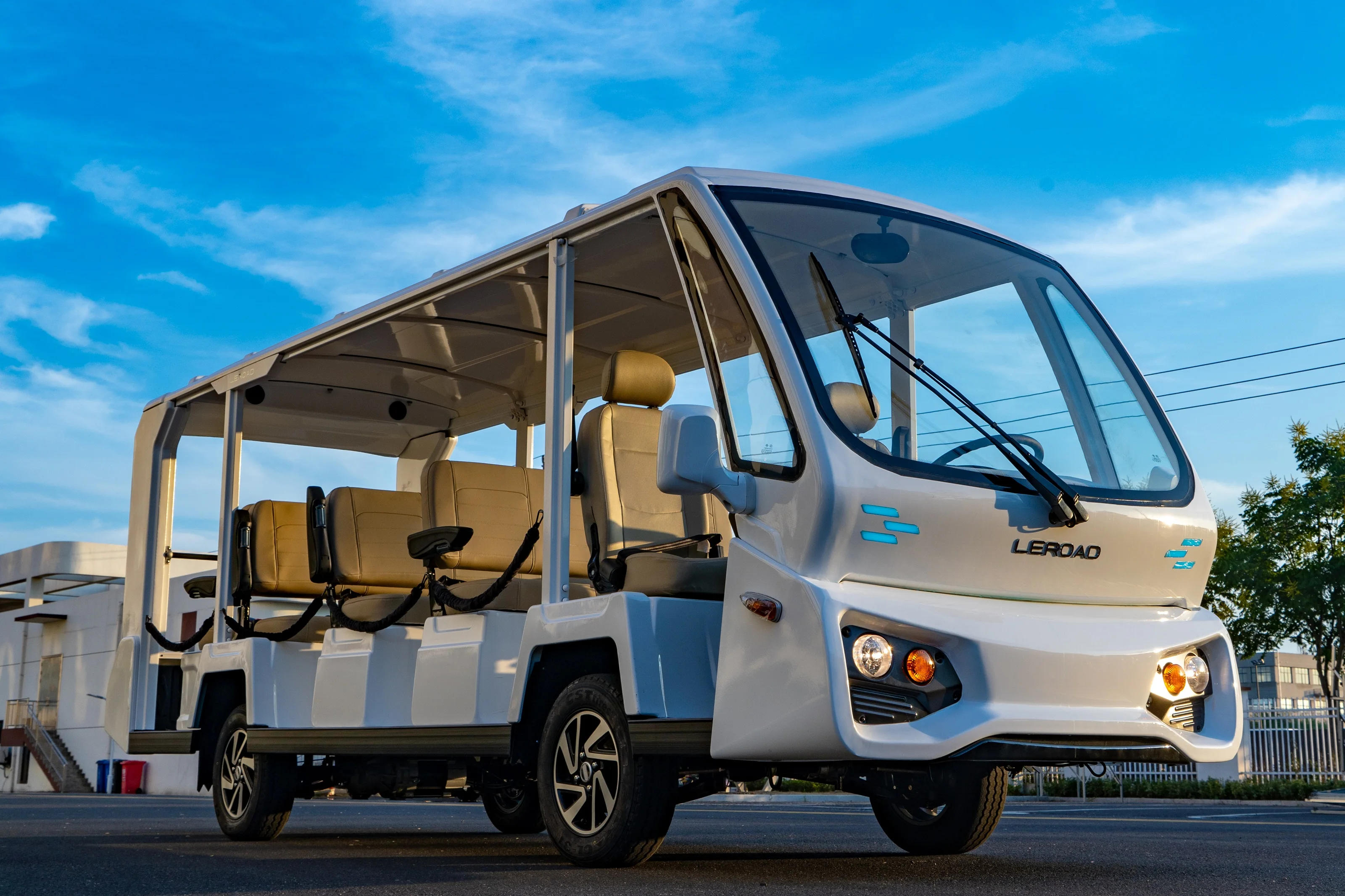 LEROAD LATEST L14 Shuttle Bus Commercial Sightseeing White Practical Electric Sightseeing Bus