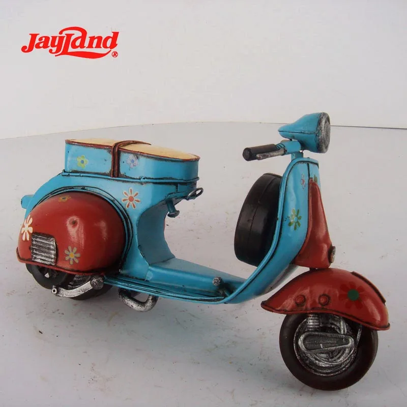 1959 красно-синий VESPA GS 150 W/цветы в