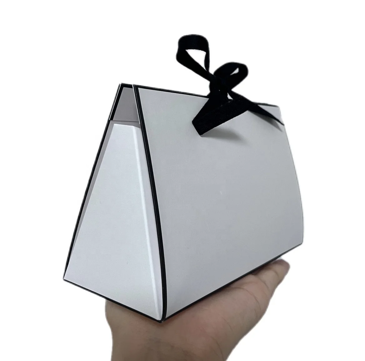 Skincare cream packaging bags new design paper bags luxury gift packing bags for perfume