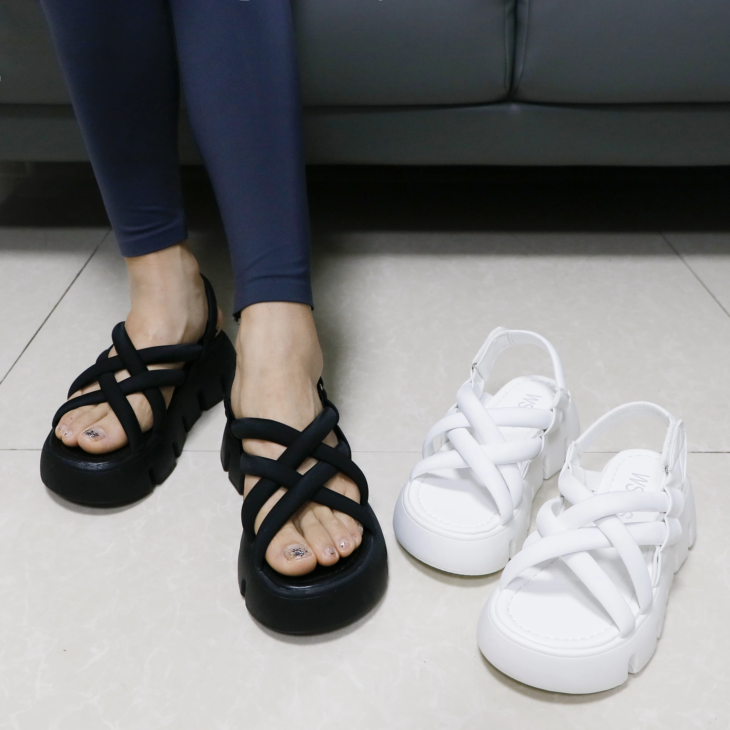 Wholesale Ladies Girls Strappy Flat Sandales-Femme-