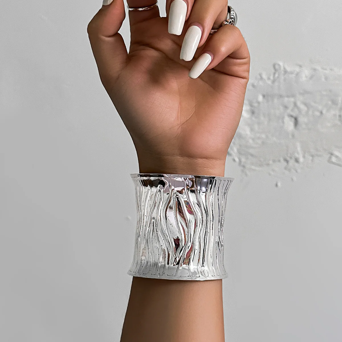 Adjustable simple punk bracelet exaggerated mountains and rivers scratch stripes open-ended bracelet