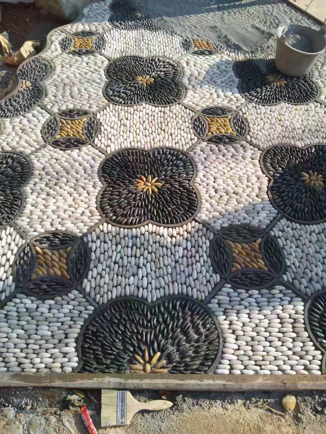 Wholesale home garden decoration grade quality natural normal polished tiger stripe color stone pebble