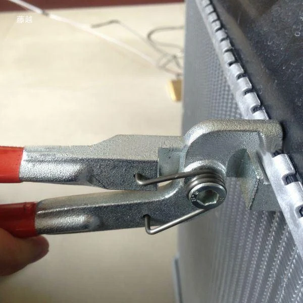 Hand Use Car Radiator Repair Tools Pliers for for Closing the radiator Head