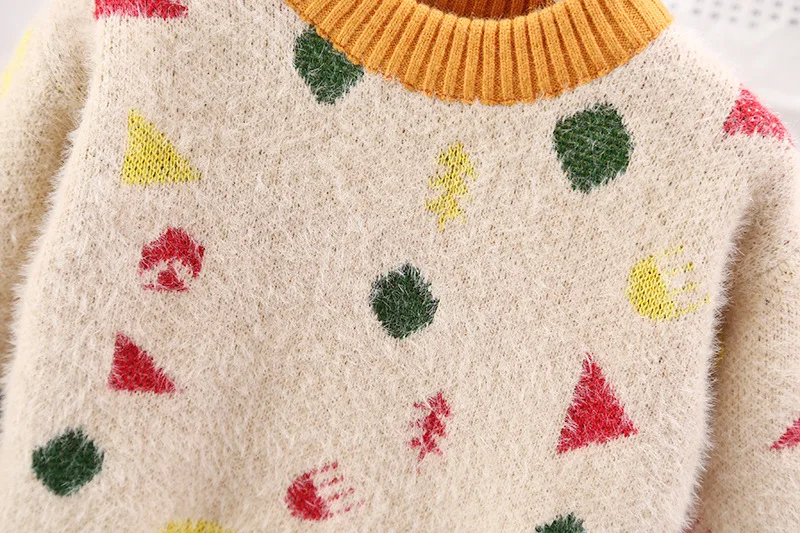 Детские свитера с толстыми и пушистыми рисунками