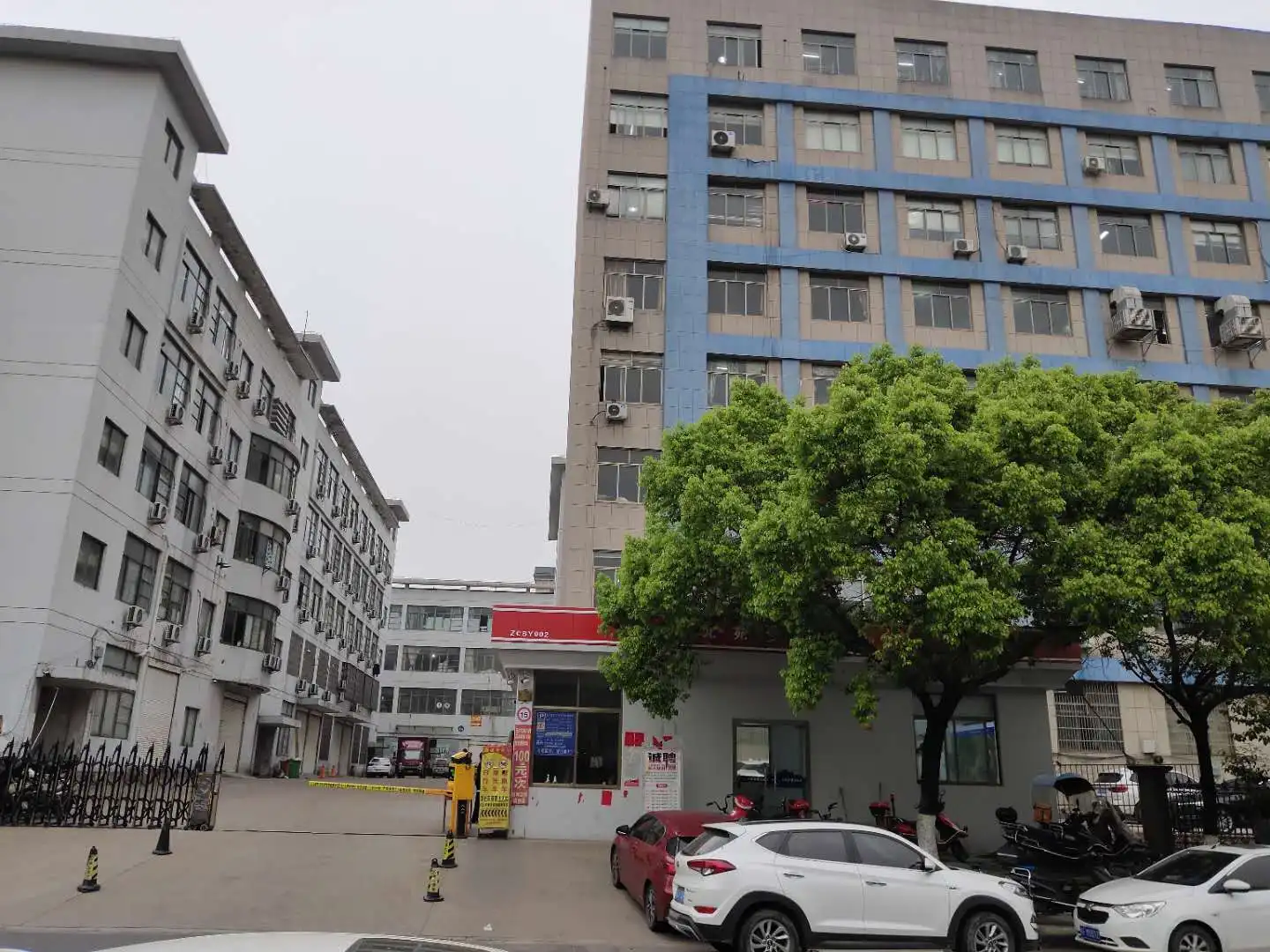 Heny Soft Polyester Hand Knitting Yarn Super  Bulky Woven  Yarn for Crochet fancy yarn for knitting