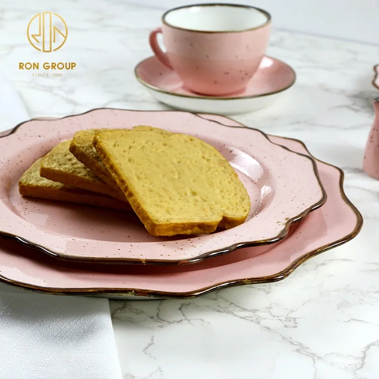 Hot selling customized hand drawing ceramic porcelain bowls and plates set with gold edge pink color dinnerware dishes plate
