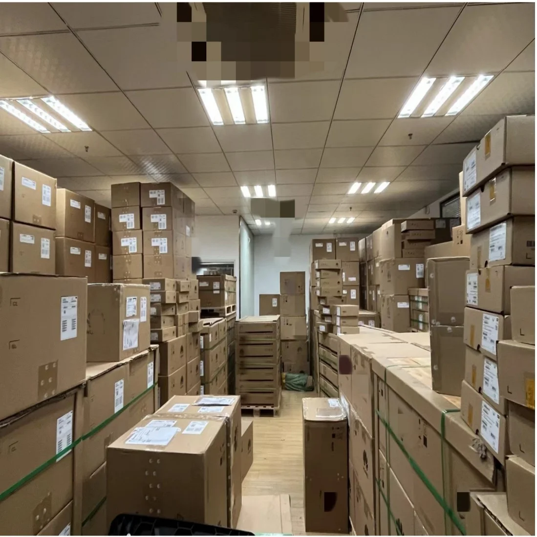 C9200L-24PXG-2Y-E 8 mGig and 16 PoE+ Ports 25G Non-Modular Uplink All New 9200 Series smart Managed network poe Switches