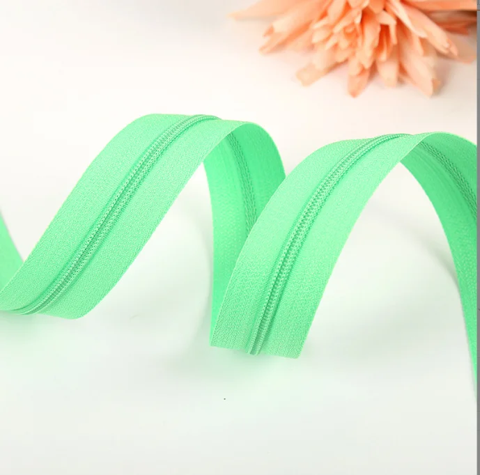 Wholesale zipper by the yard long chain nylon coil zippers for sale