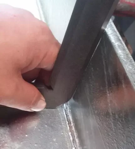 Customized sizes and thickness galvanized hot dip galvanised steel angle iron bar price