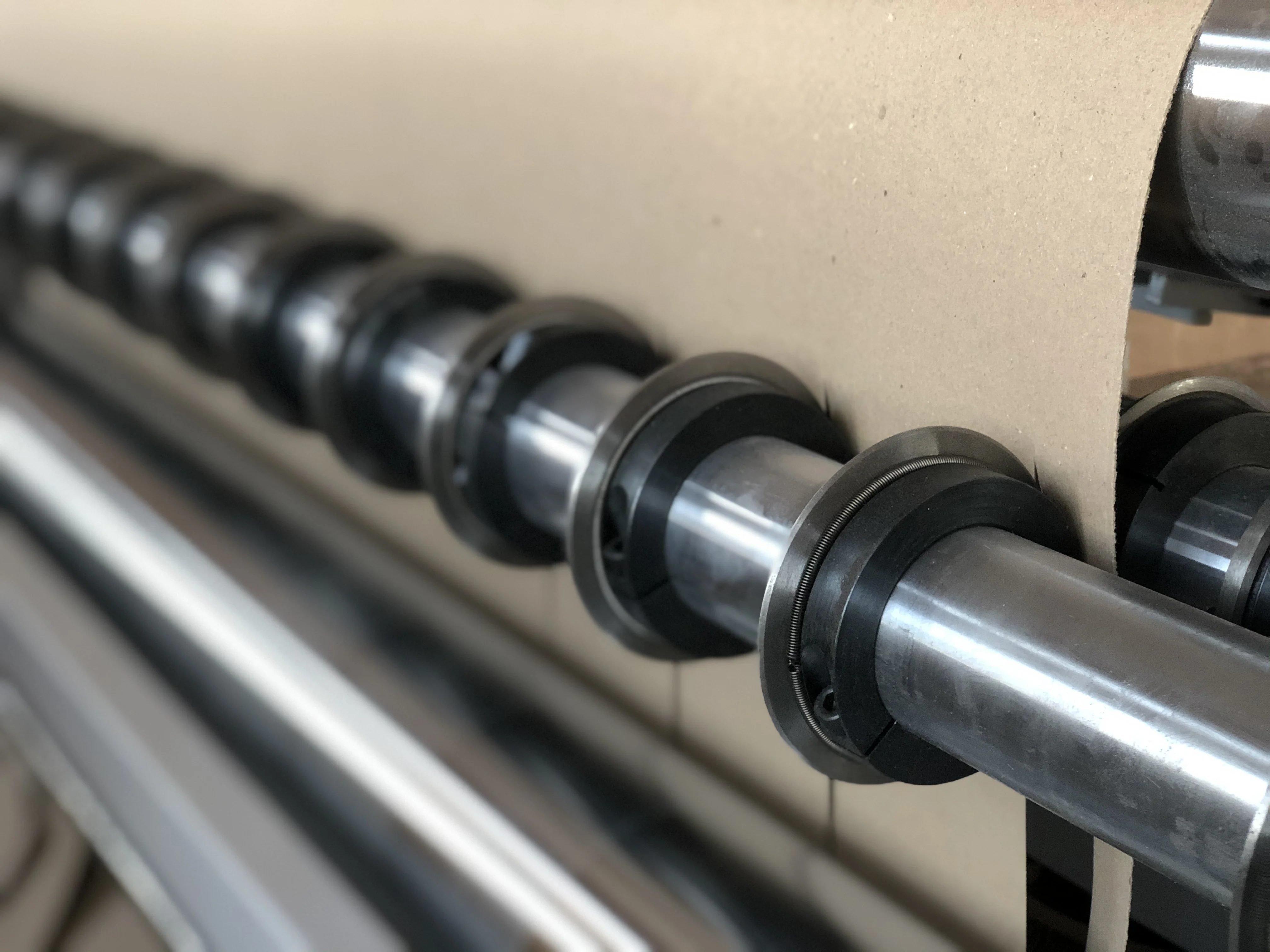 60-600 gsm  Shaftless Slitter Rewinder Machine  2021