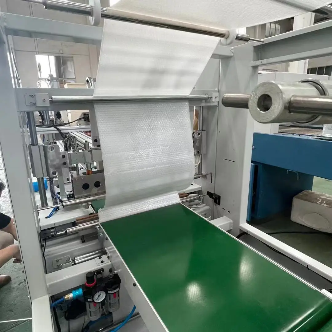 Automatic air bubble film paper protective packaging machine horizontal servo control air bubble film bag packing machine