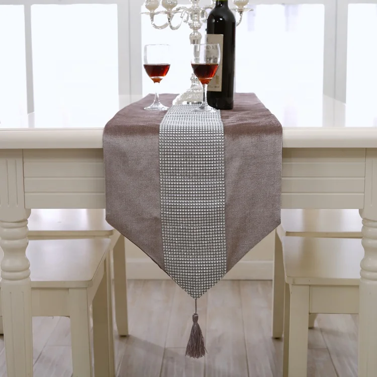 Luxury bulingbuling chain design velvet Christmas decorative table runner for home and hotel