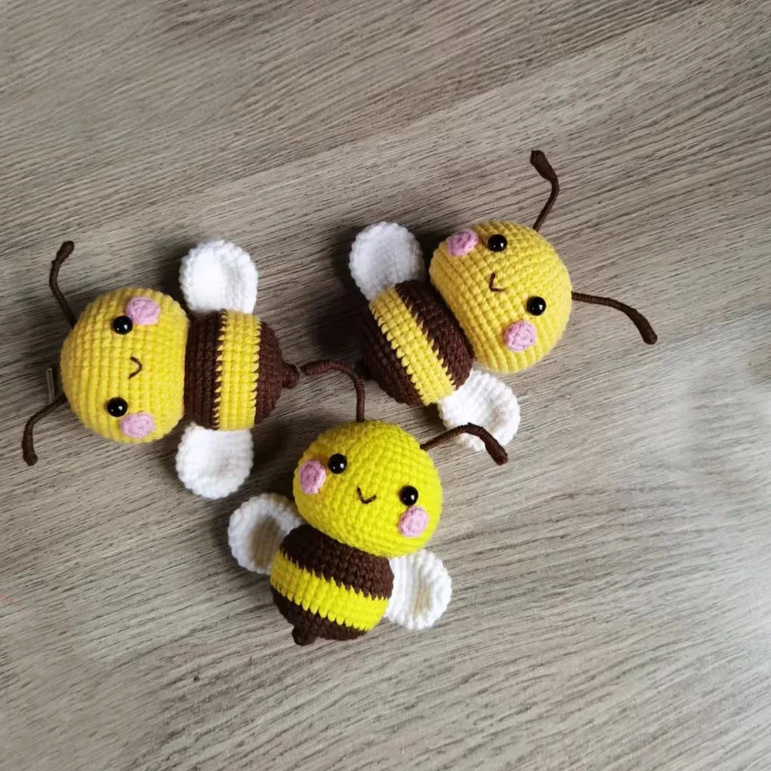 HOT selling Crochet Fuzzy bee Stuffed Animal with Smile Face and White Wings Cuddly Knit Soft Yarn Plush Bee Toy