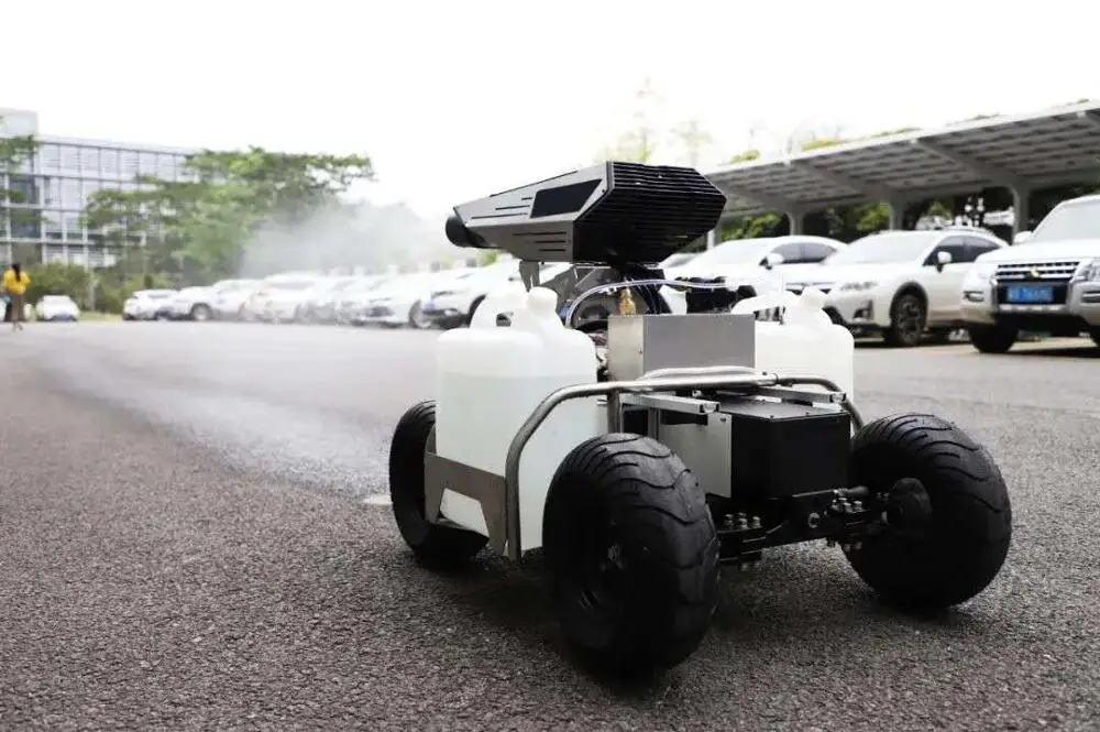 Outdoor indoor 30L Intelligent Disinfection Robot UGV Unmanned ground vehicle Fog spraying body infrared  fumigation  Machine