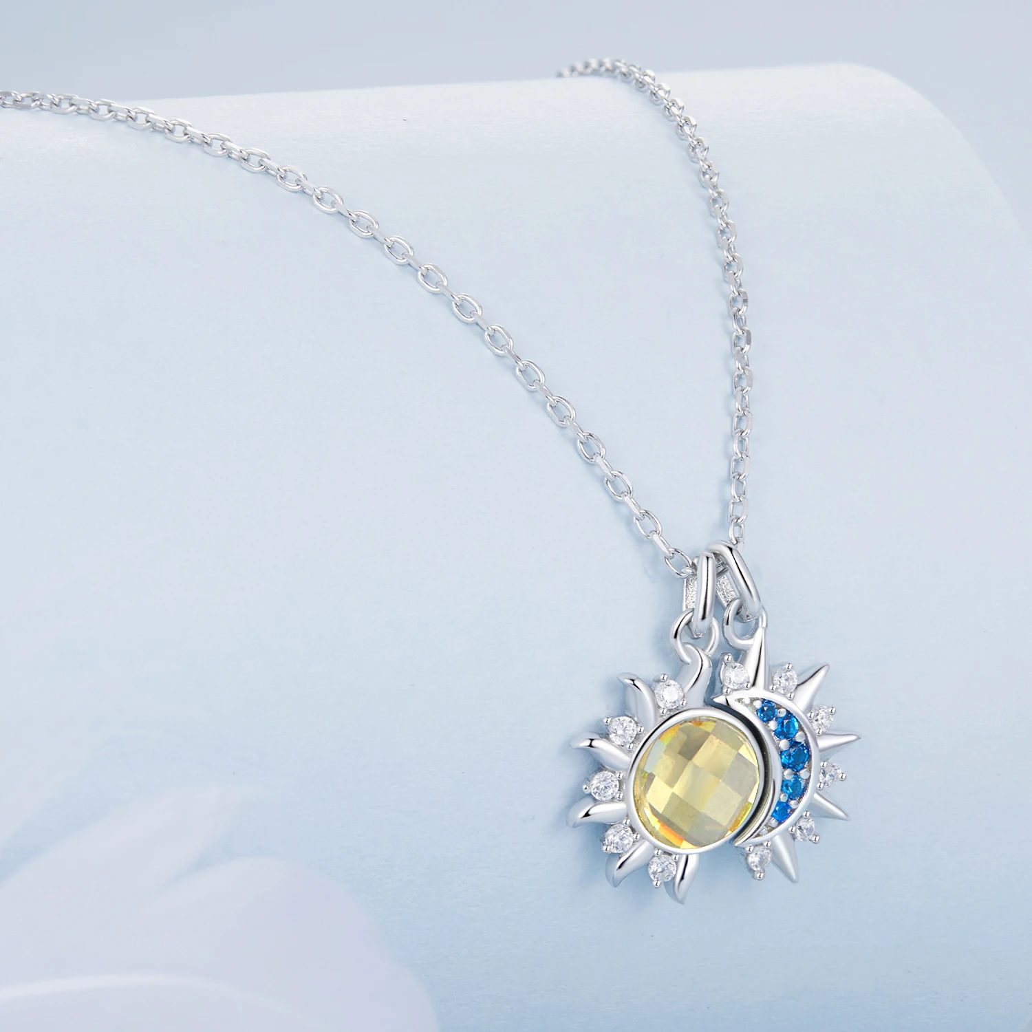 Exquisite personalized sun and moon necklace s925 sterling silver platinum plated jewelry necklace