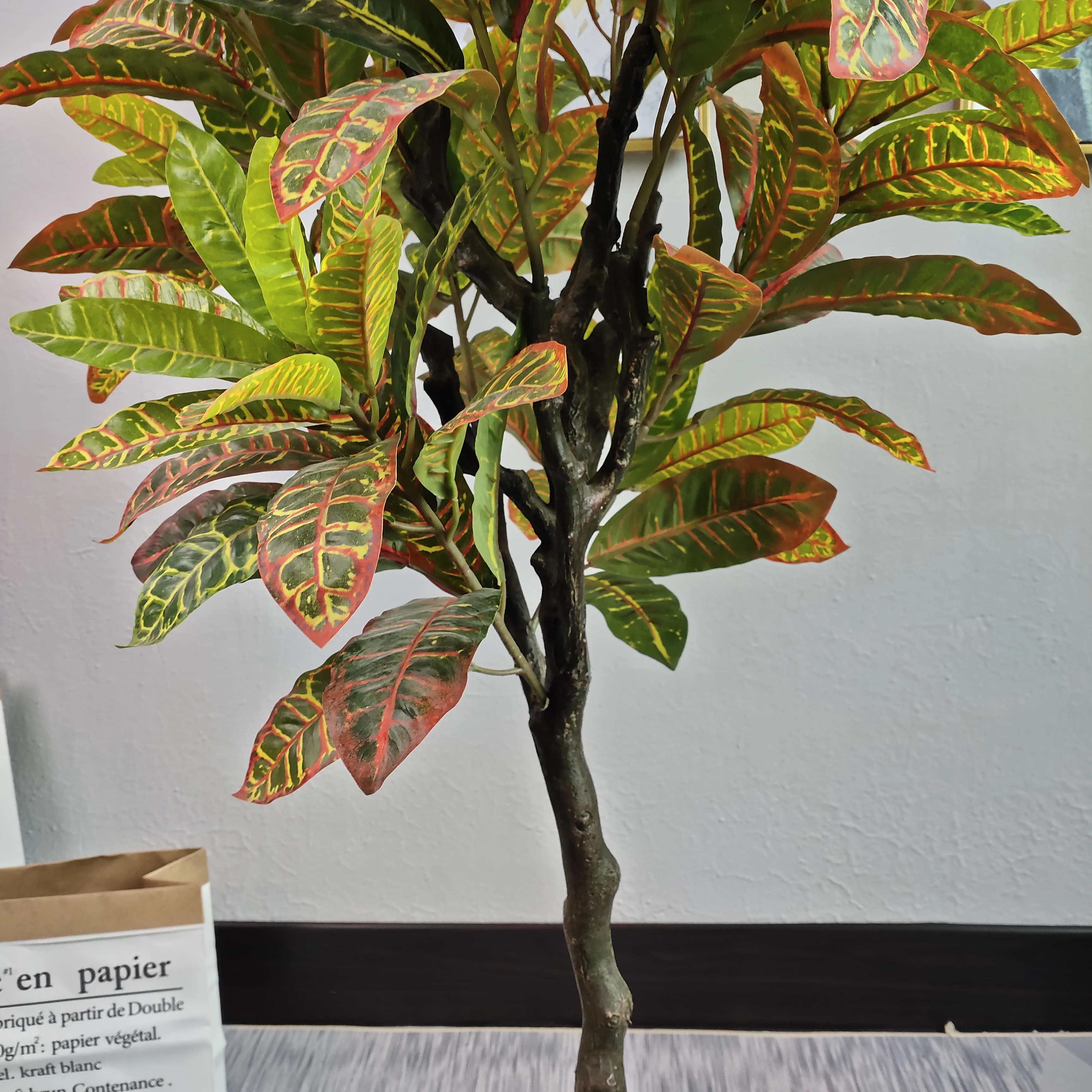 High quality beautiful leaves wholesale Artificial Croton Codiaeum variegatum Plant tree