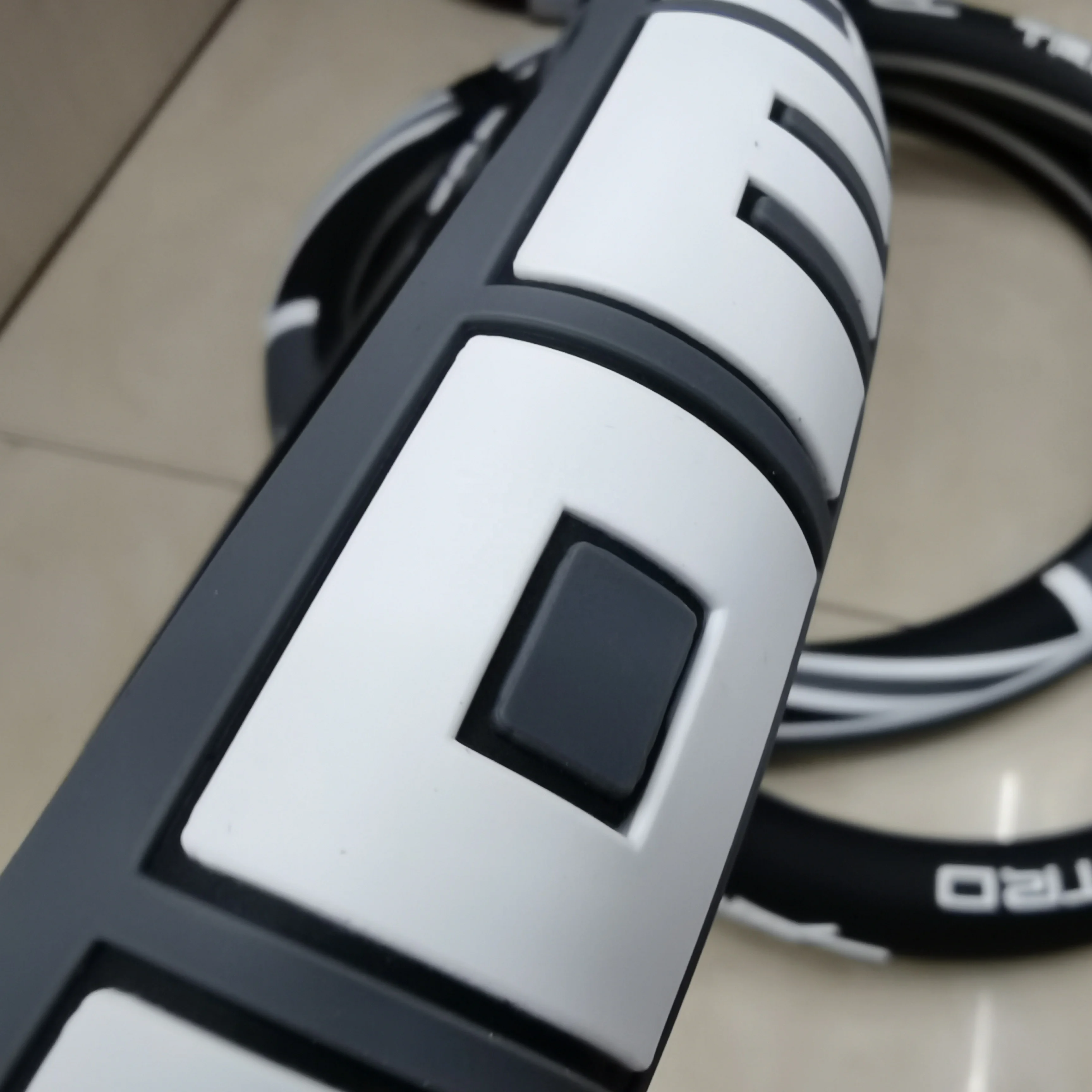 Silicone steering wheel cover, environmentally friendly and tasteless, with various LOGO and car LOGO