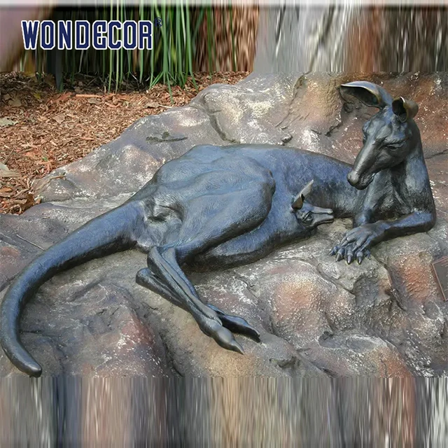 Wondecor Hot sale Green patina strong metal animal decor school Australia hot product bronze kangaroo sculpture