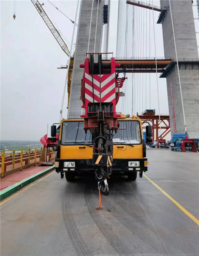 All terrain crane sany 130t crane year 2012 used sany SAC1300t stc1000t7 stc1000t6 stc800t6 stc550e5 crane for sale