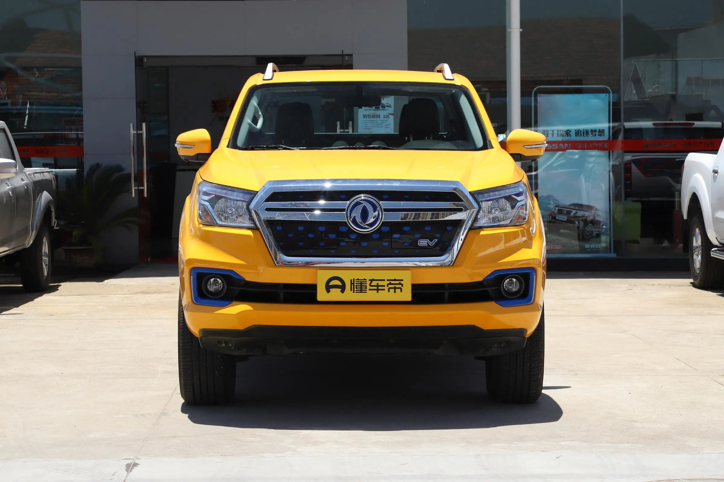 Good quality LHD new electric truck 4x4 electric cars dongfeng pickup truck