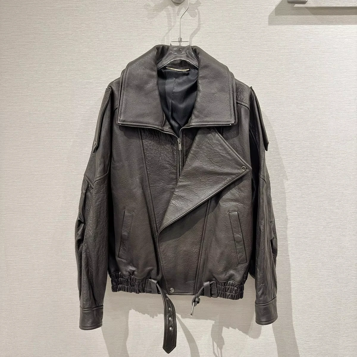 2024 autumn and winter extremely popular, stylish, retro, comfortable pilot jacket leather coat.