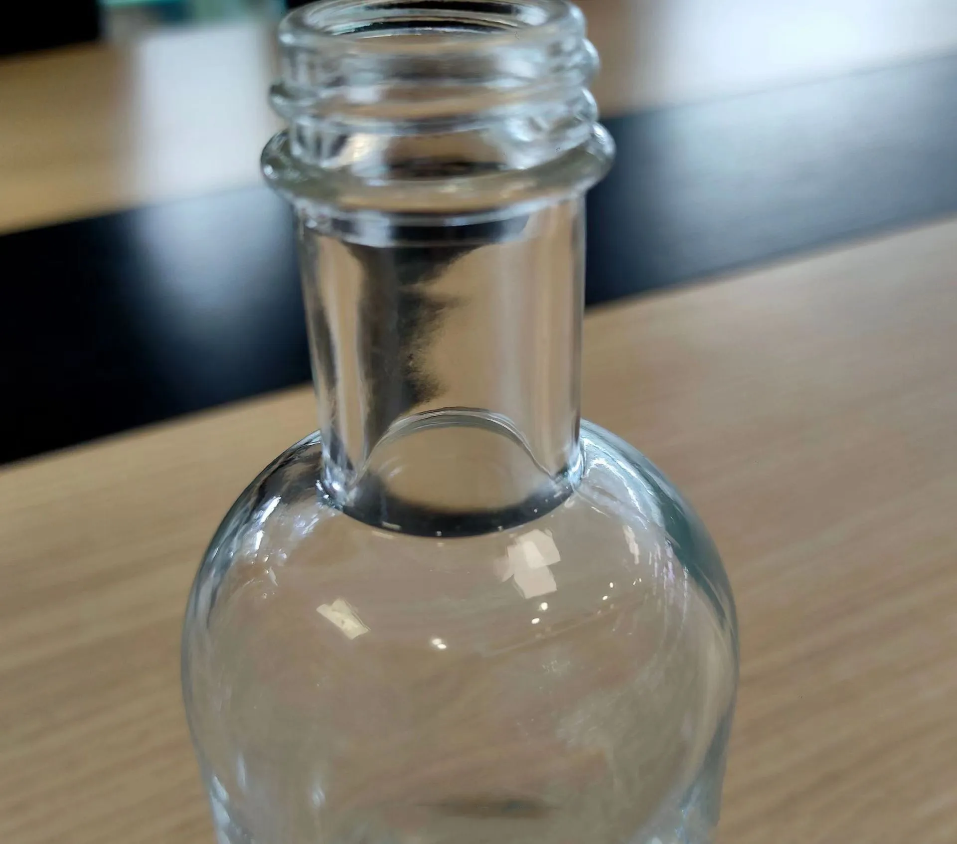 Logo Printing 0.5L Liquor Bottle with Aluminum Plastic Cap 500ml Empty Spirit Glass Bottle for Vodka