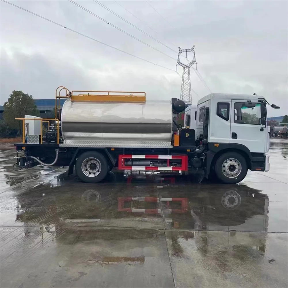 China Dongfeng 12m3 12000L Automatic Bitumen Sprayer Asphalt Distributor Truck With Tank Capacity