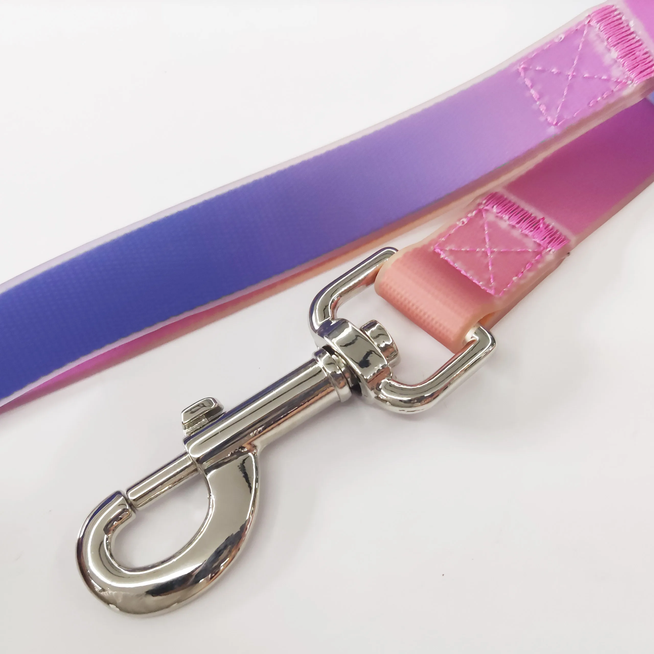 Wholesale Colorful Reflect Silicone PVC TPU Waterproof Dog Leashes With Heavy Duty Training Luxury Metal Hook