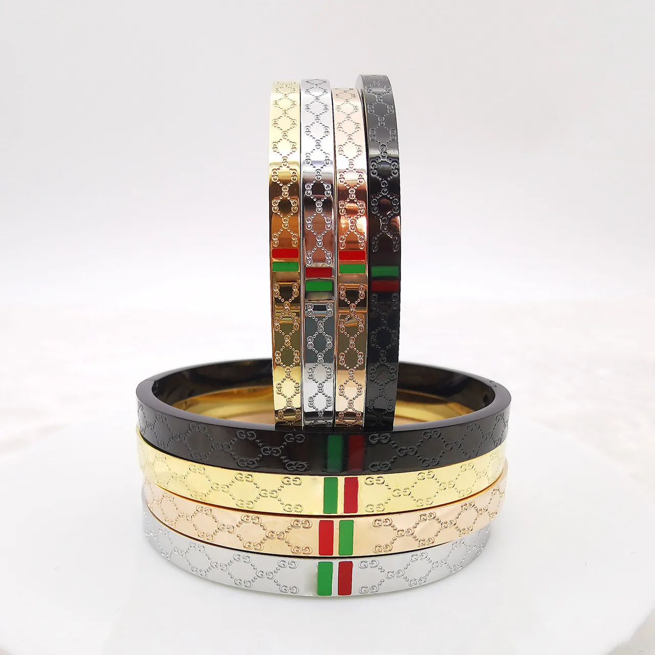 Famous Brand Bracelet Female 18K Gold Stainless Steel Bangles Red and Green Charm Bracelets for Women Lover Jewelry Wholesale