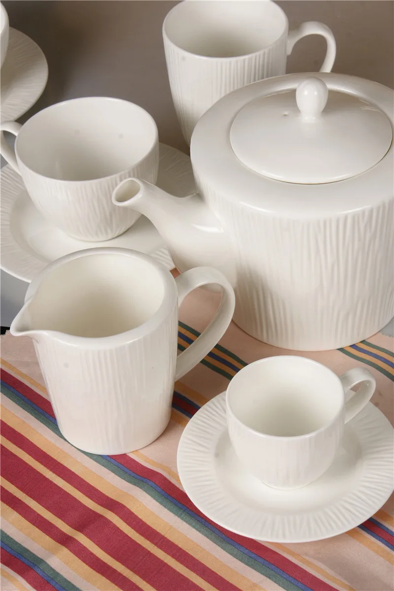 Ceramics Luxury Embossed Porcelain Plate and Bowl Dinnerset New Bone China Tableware Ceramic Dinner Set