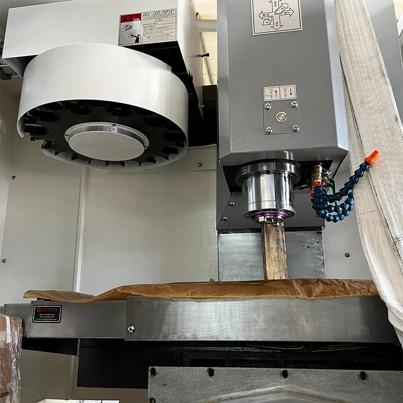 XH7126 Driven by servo motor vertical cnc milling machine 3 axis