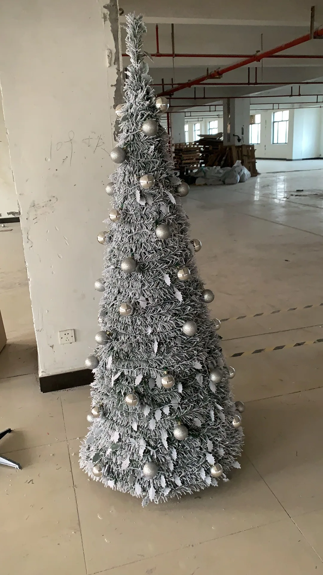 Ourwarm New Arrival PVC Flocked Snowflake Foldable Telescopic Christmas Tree Pop-up LED Christmas Tree