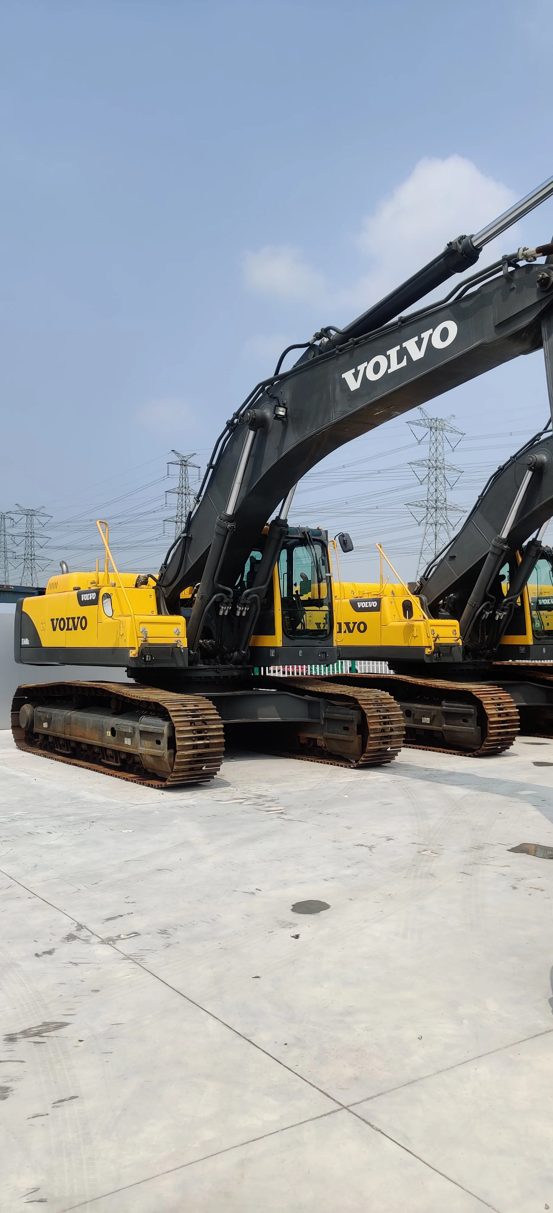 High Performance Used Volvo 460 Crawler Excavators In Construction Works