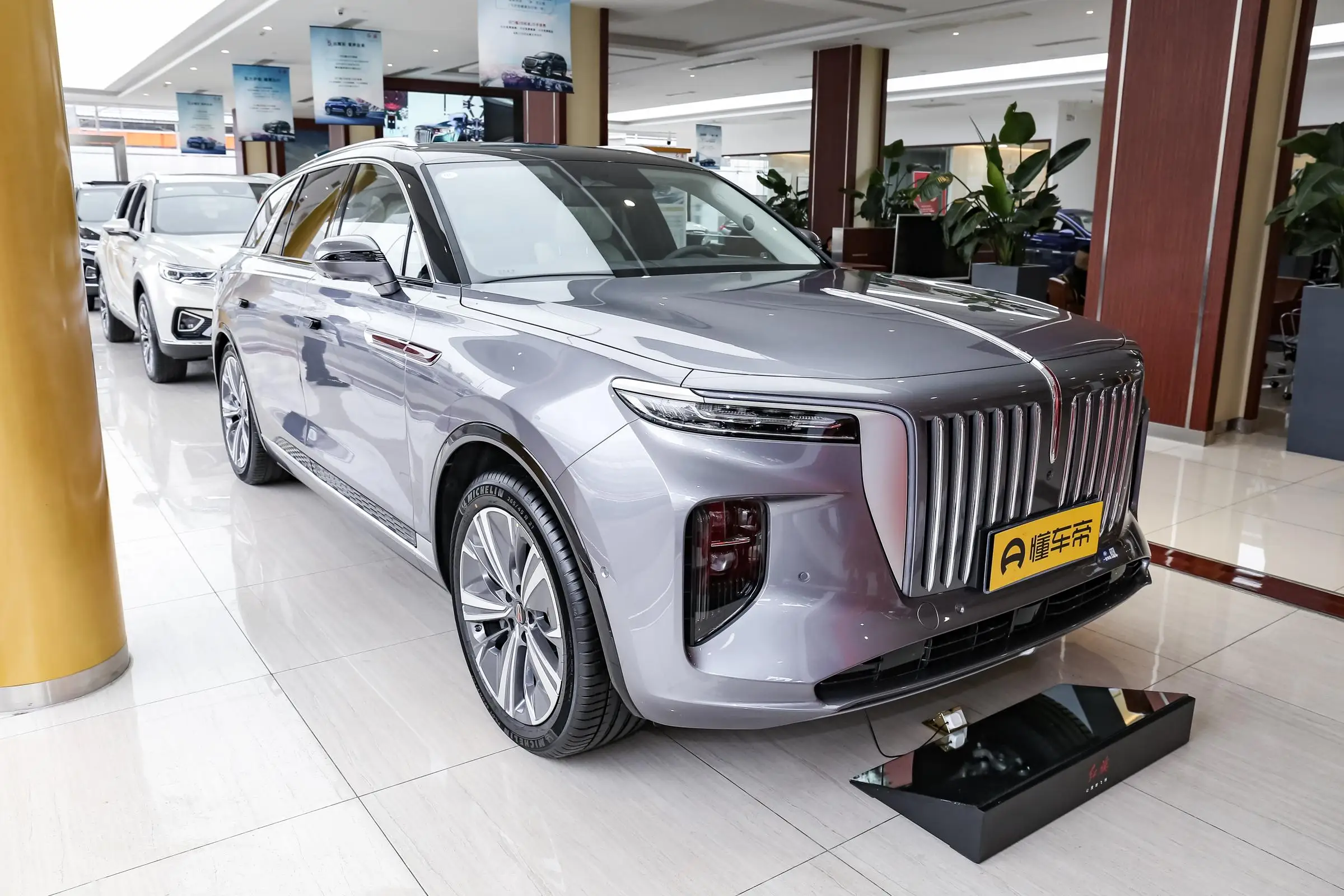 Hongqi e-hs9 diesel 4 weel electric car fast ship large suv cars flagship enjoyment ve fast speed commercial vehicles