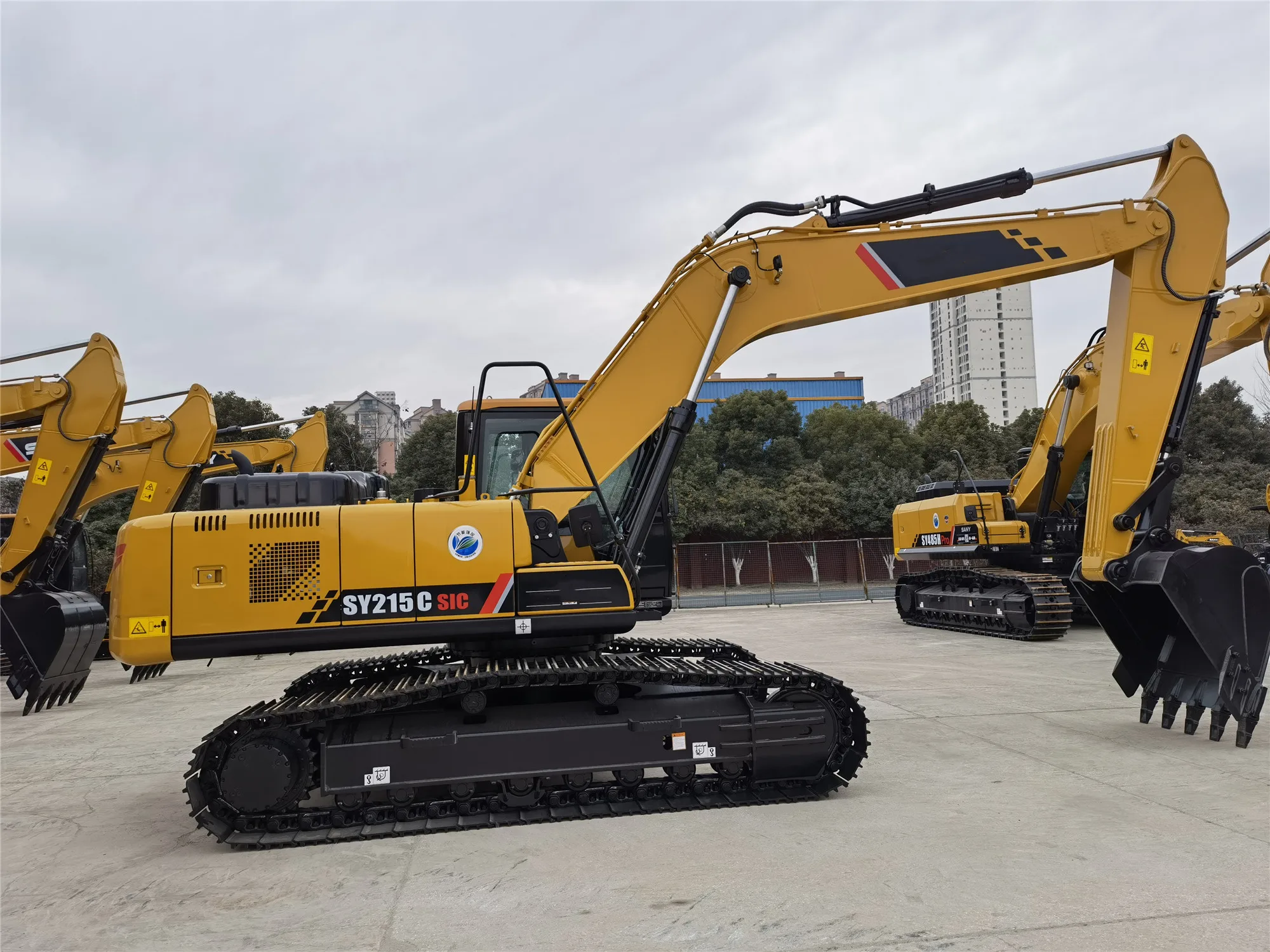 China top brand 22 ton SY215C excavator with breaking hammer