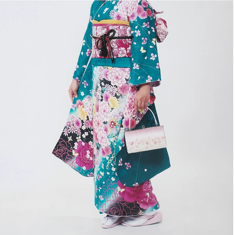 
Wedding ladies kimonos considered prestigious formal wear in Japan 