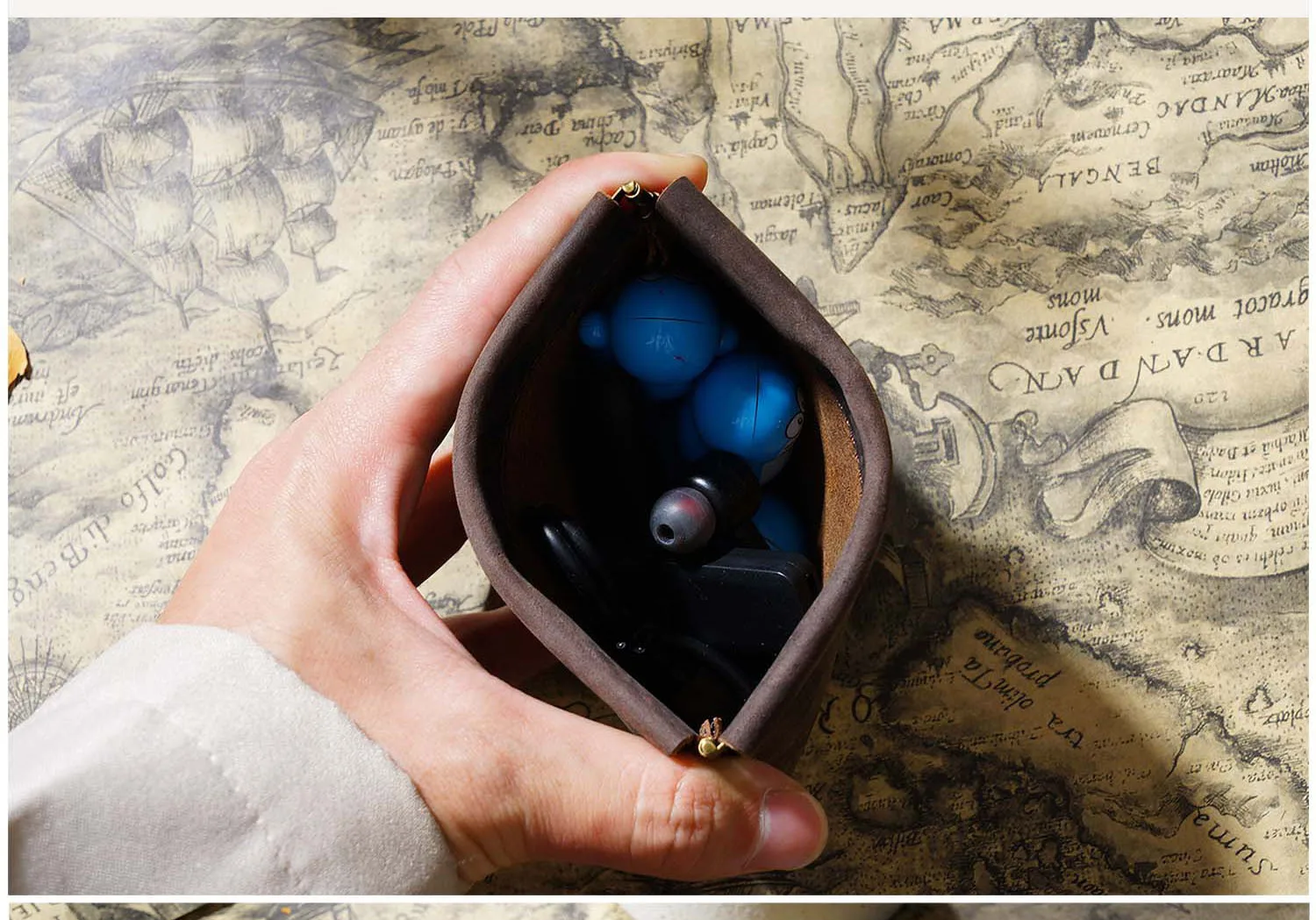 Full Grain Crazy Horse Leather Customized Engraved Logo Squeeze Coin Purse Pouch Change Holder For Women&Men