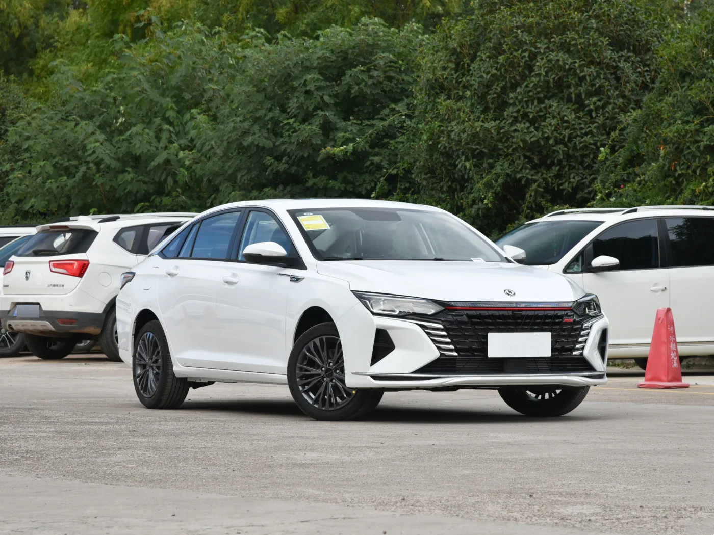 Новая модель 2023 г. гибридный автомобиль Dongfeng Yixuan Max на 5 мест седан в Узбекистане