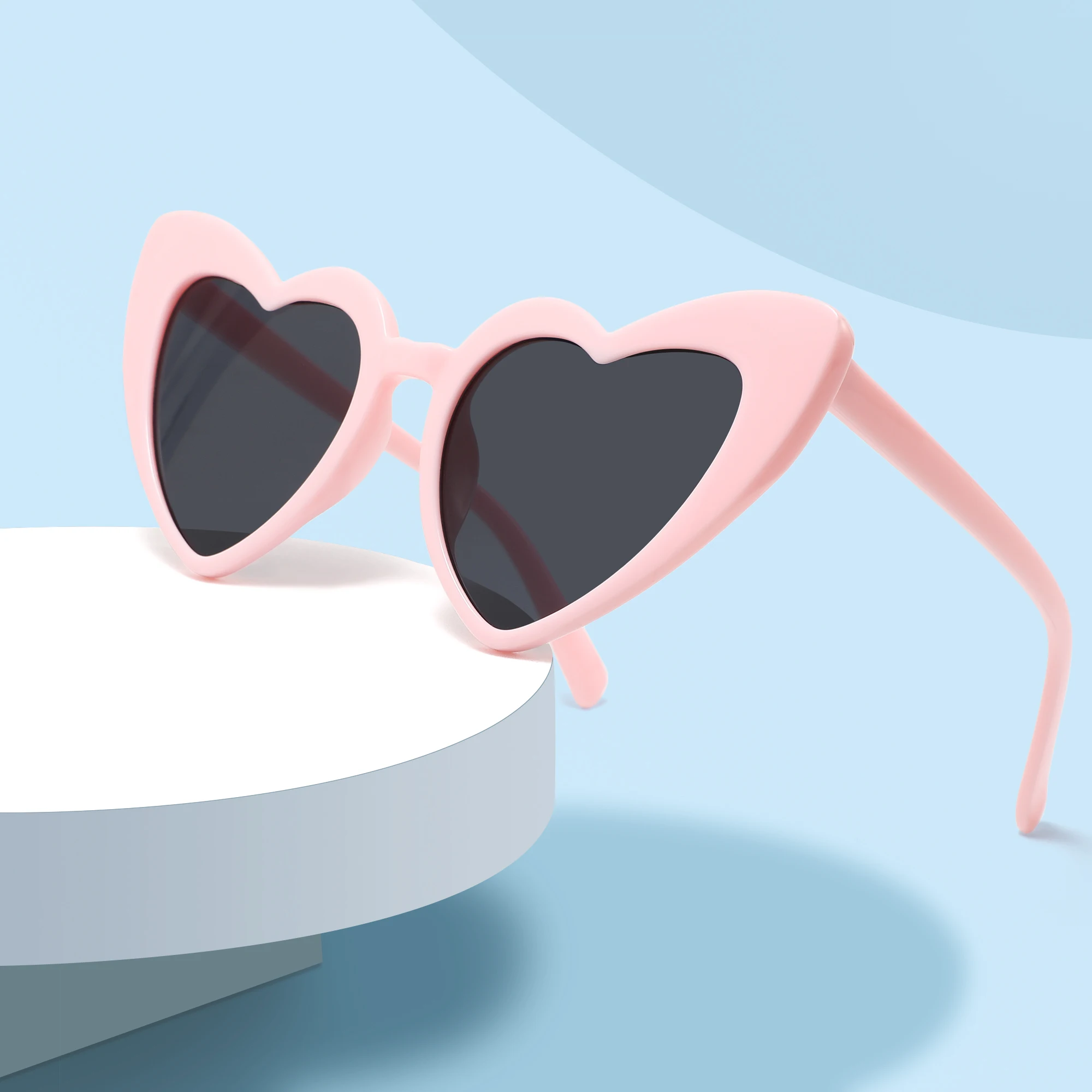 2024 Latest Design Elegant Heart shaped Sunglasses Wholesale UV400 Sweet Heart shaped Sunglasses Women