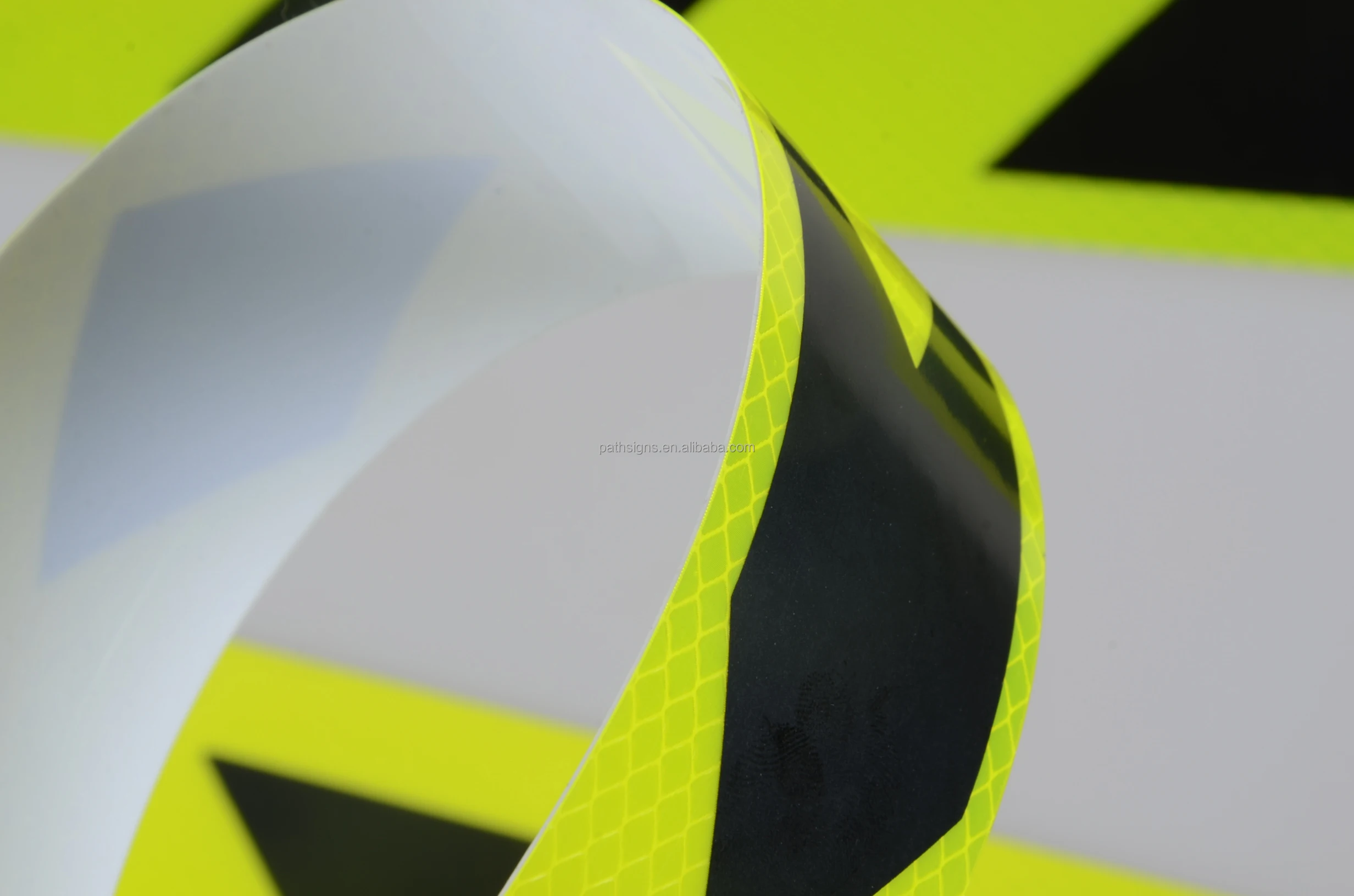 Lasted Design Retro Reflective PET Fluorescent Yellow & Black Arrow Sticker for Truck Rear Trailer Safety Warning Sign