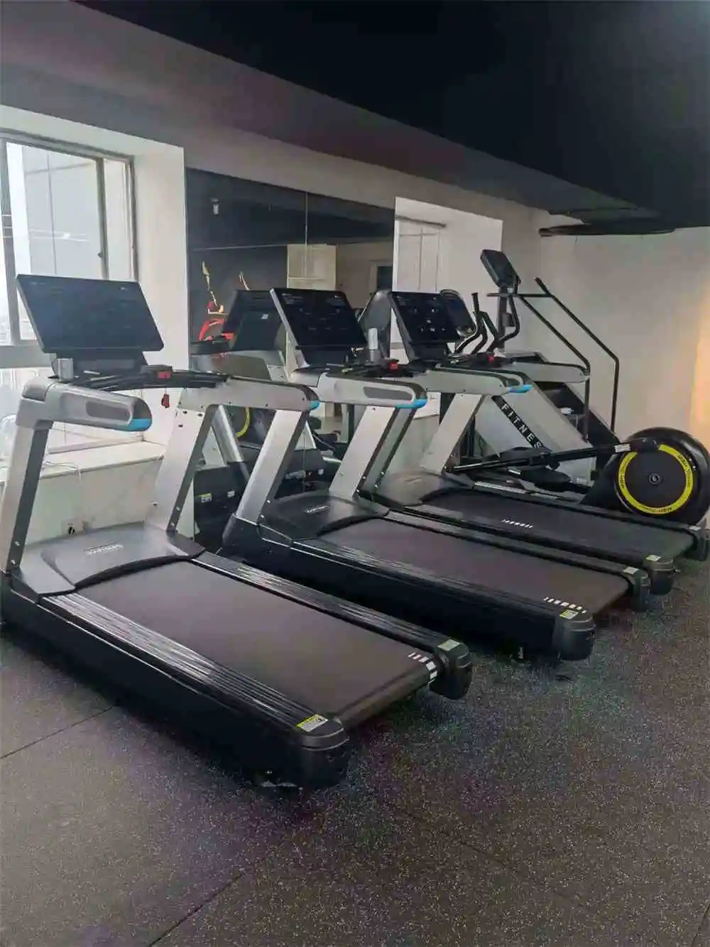 MBH Fitness Commercial treadmill DL-800