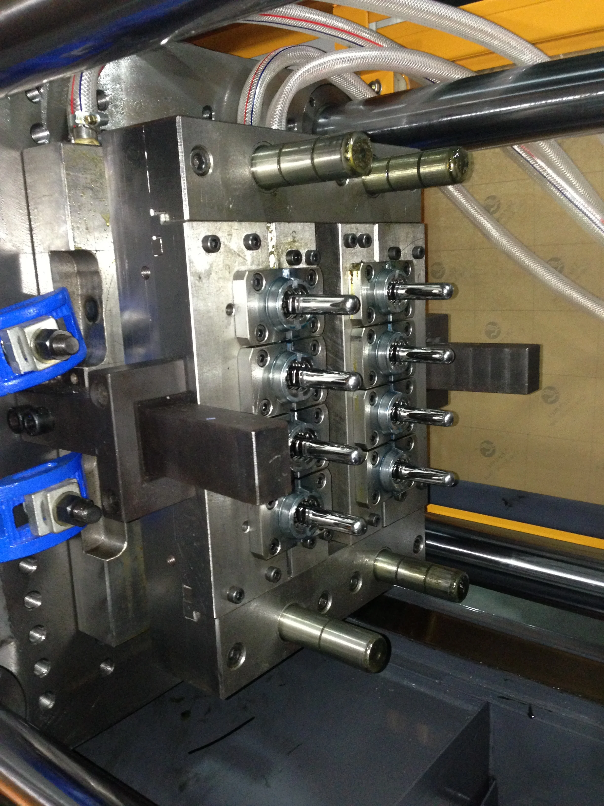 
plastic bottle injection preform mold maker 