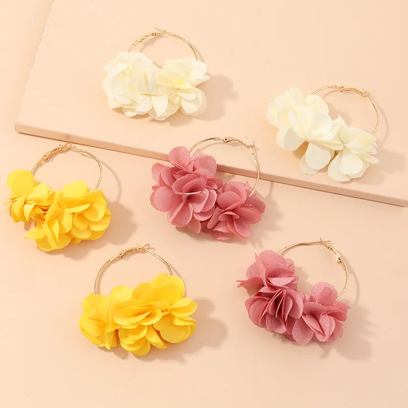 
New Arrival European Colorful Flower Hoop Earrings Big Exaggerated Sweet White Pink Yellow Flower Petal Hoop Earrings 
