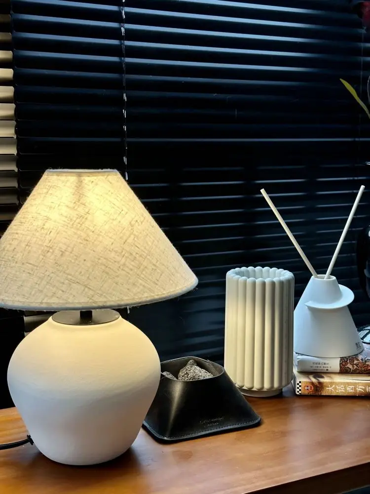 High quality cheap price home creative ceramic table lamp Japanese hotel living room bedside desk lamp