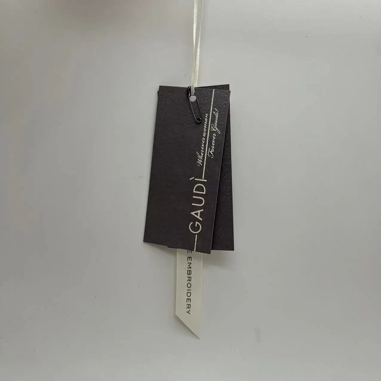 Customized Design Logo Printing Ribbon Pins Hanging Tags Recyclable Garment Bags Shoes Hats Hang Tags