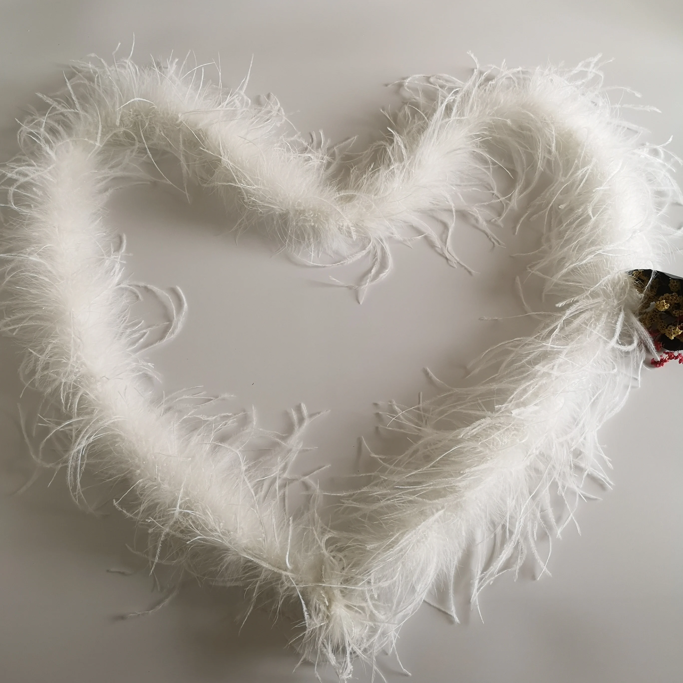 Good Quality White Customized Decor Ostrich Feather Fringe Striped Direct Deal Wholesale Feathers